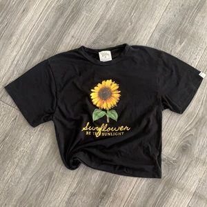 Black-Cropped-Sunflower Graphic-‘Be the Sunlight’ T-Shirt-Sz XS
